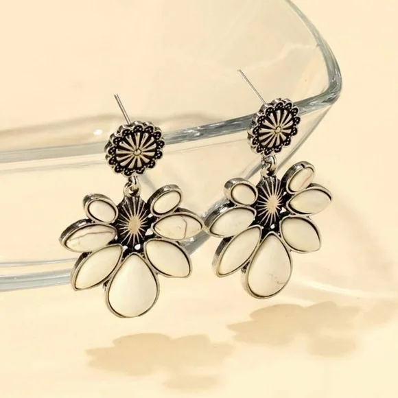 NWT Stone Flower Drop Earrings - Picture 3 of 3